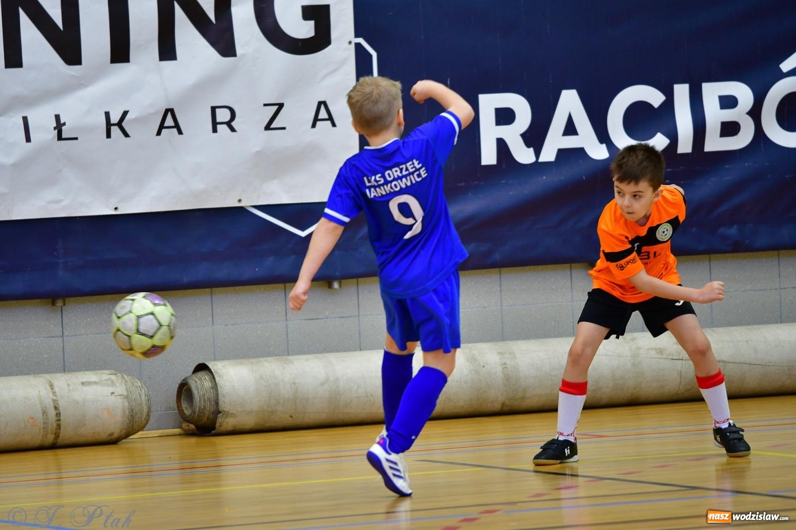 Zdjęcie w galerii na portalu naszwodzislaw.com: Piłkarska rywalizacja rocznika 2016. Kolejny turniej fundacji Junior Trening [FOTO] wiadomości z regionu