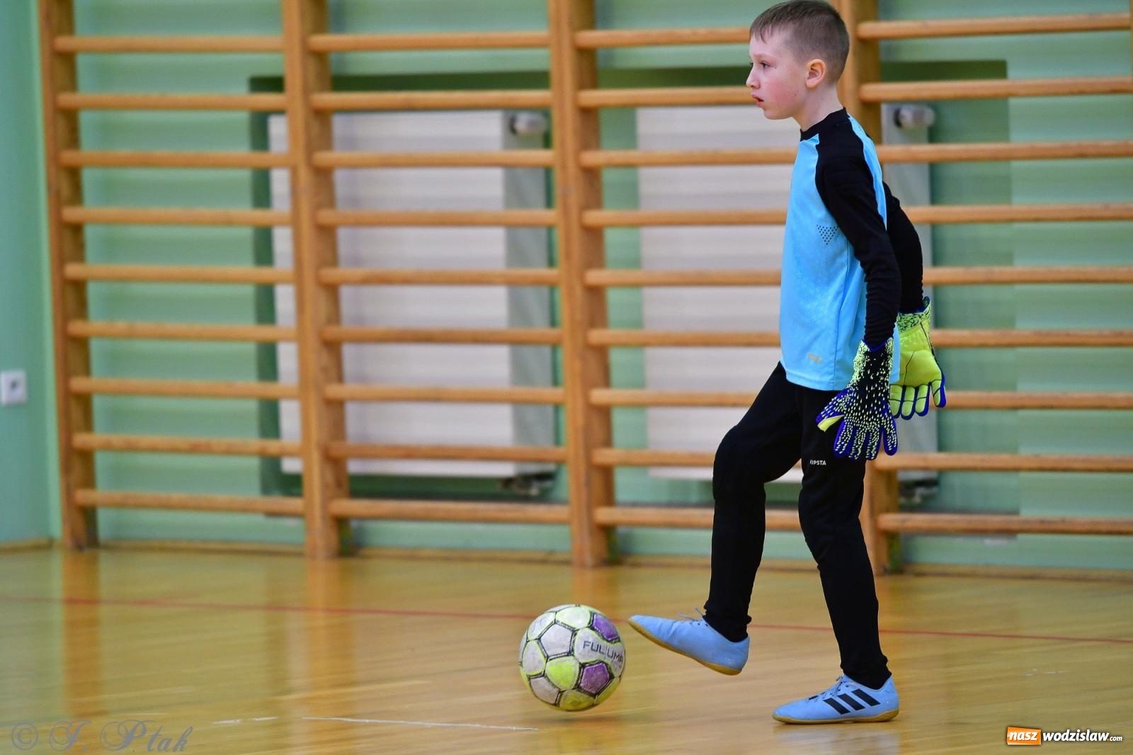 Zdjęcie w galerii na portalu naszwodzislaw.com: Piłkarska rywalizacja rocznika 2016. Kolejny turniej fundacji Junior Trening [FOTO] wiadomości z regionu