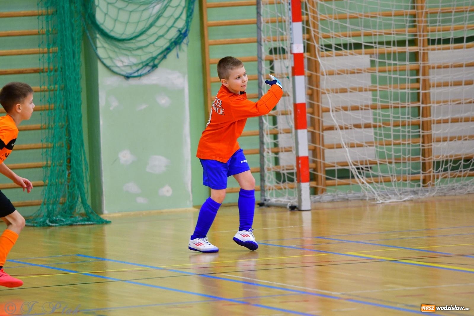 Zdjęcie w galerii na portalu naszwodzislaw.com: Piłkarska rywalizacja rocznika 2016. Kolejny turniej fundacji Junior Trening [FOTO] wiadomości z regionu