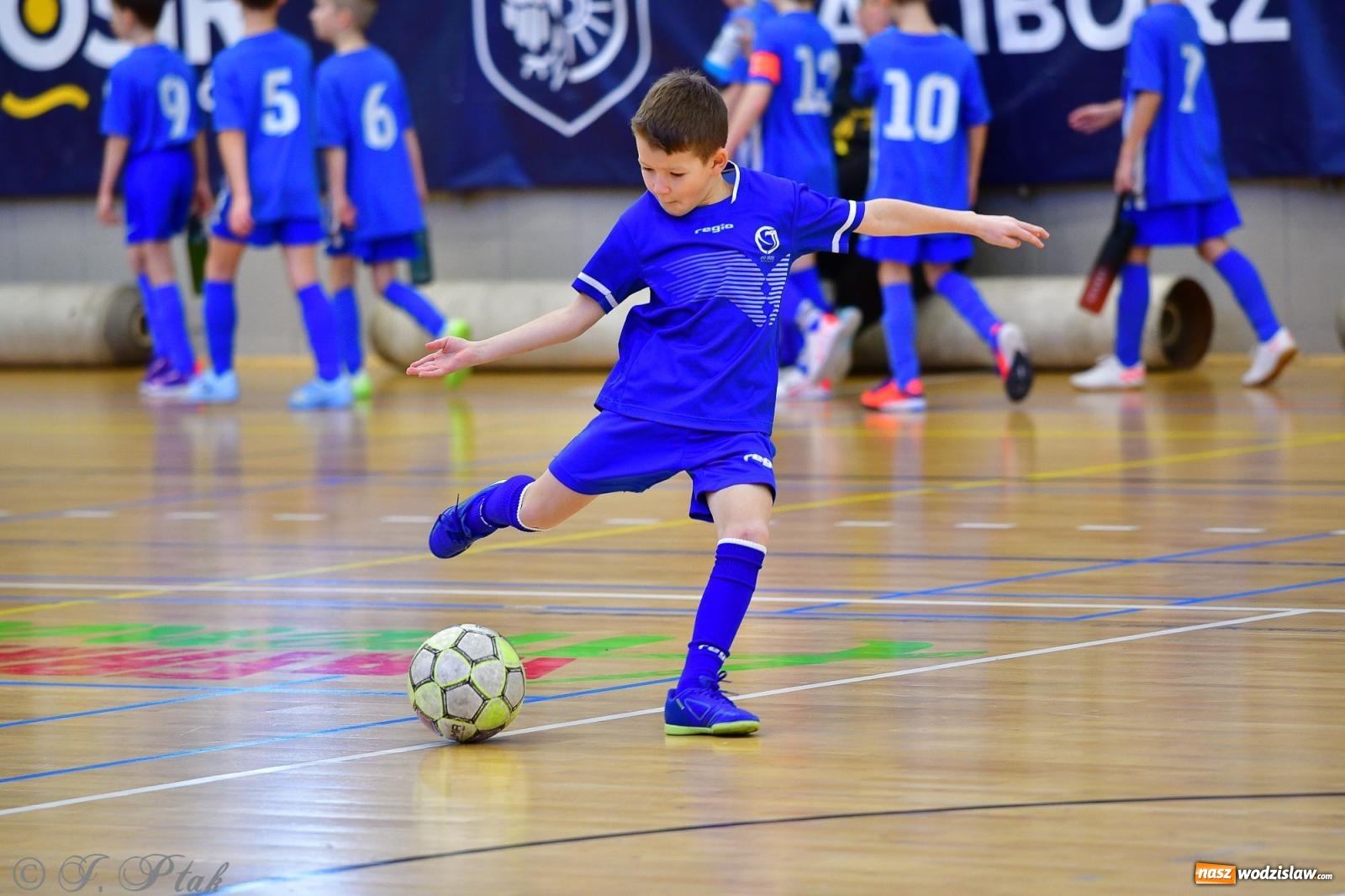 Zdjęcie w galerii na portalu naszwodzislaw.com: Piłkarska rywalizacja rocznika 2016. Kolejny turniej fundacji Junior Trening [FOTO] wiadomości z regionu