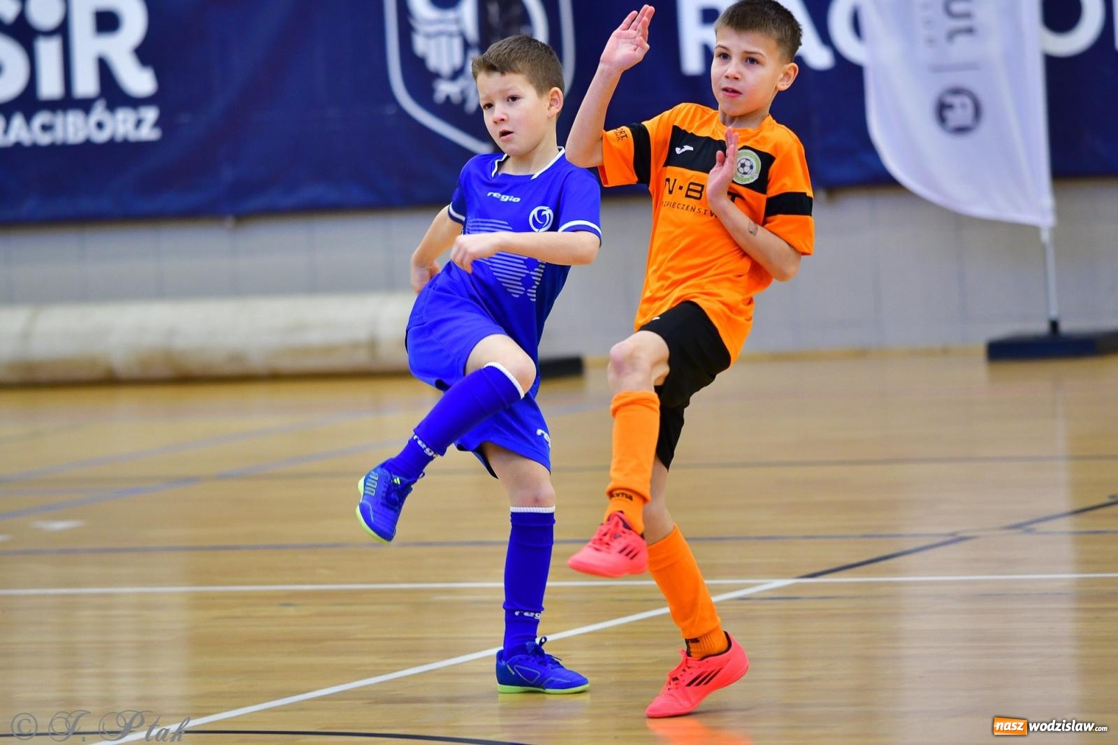 Zdjęcie w galerii na portalu naszwodzislaw.com: Piłkarska rywalizacja rocznika 2016. Kolejny turniej fundacji Junior Trening [FOTO] wiadomości z regionu