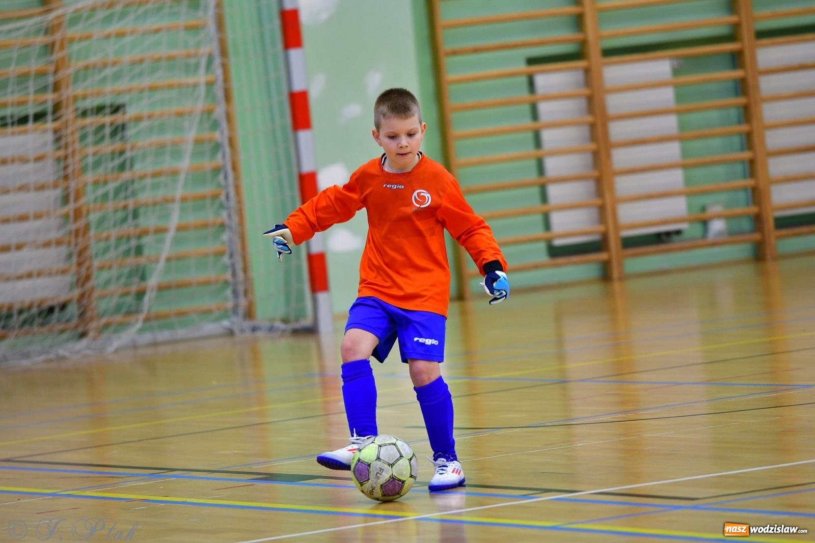 Zdjęcie w galerii na portalu naszwodzislaw.com: Piłkarska rywalizacja rocznika 2016. Kolejny turniej fundacji Junior Trening [FOTO] wiadomości z regionu