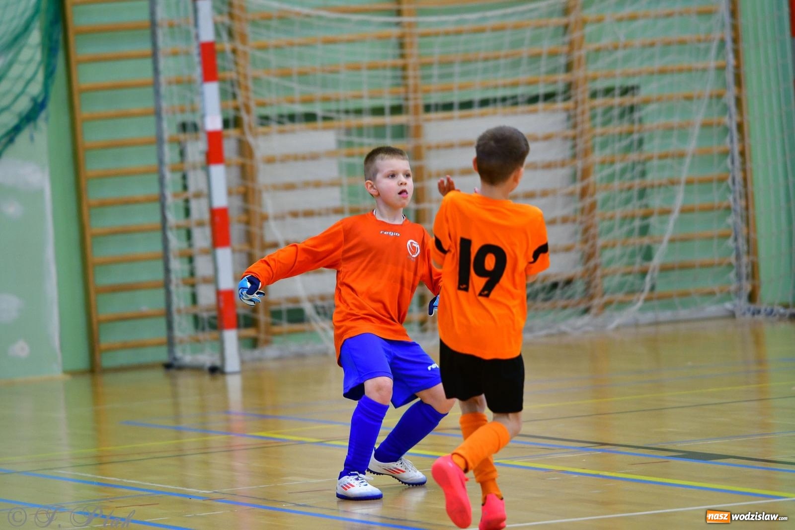 Zdjęcie w galerii na portalu naszwodzislaw.com: Piłkarska rywalizacja rocznika 2016. Kolejny turniej fundacji Junior Trening [FOTO] wiadomości z regionu