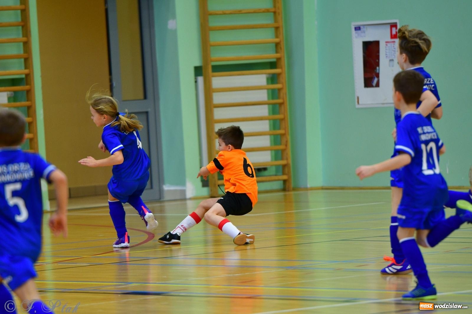 Zdjęcie w galerii na portalu naszwodzislaw.com: Piłkarska rywalizacja rocznika 2016. Kolejny turniej fundacji Junior Trening [FOTO] wiadomości z regionu