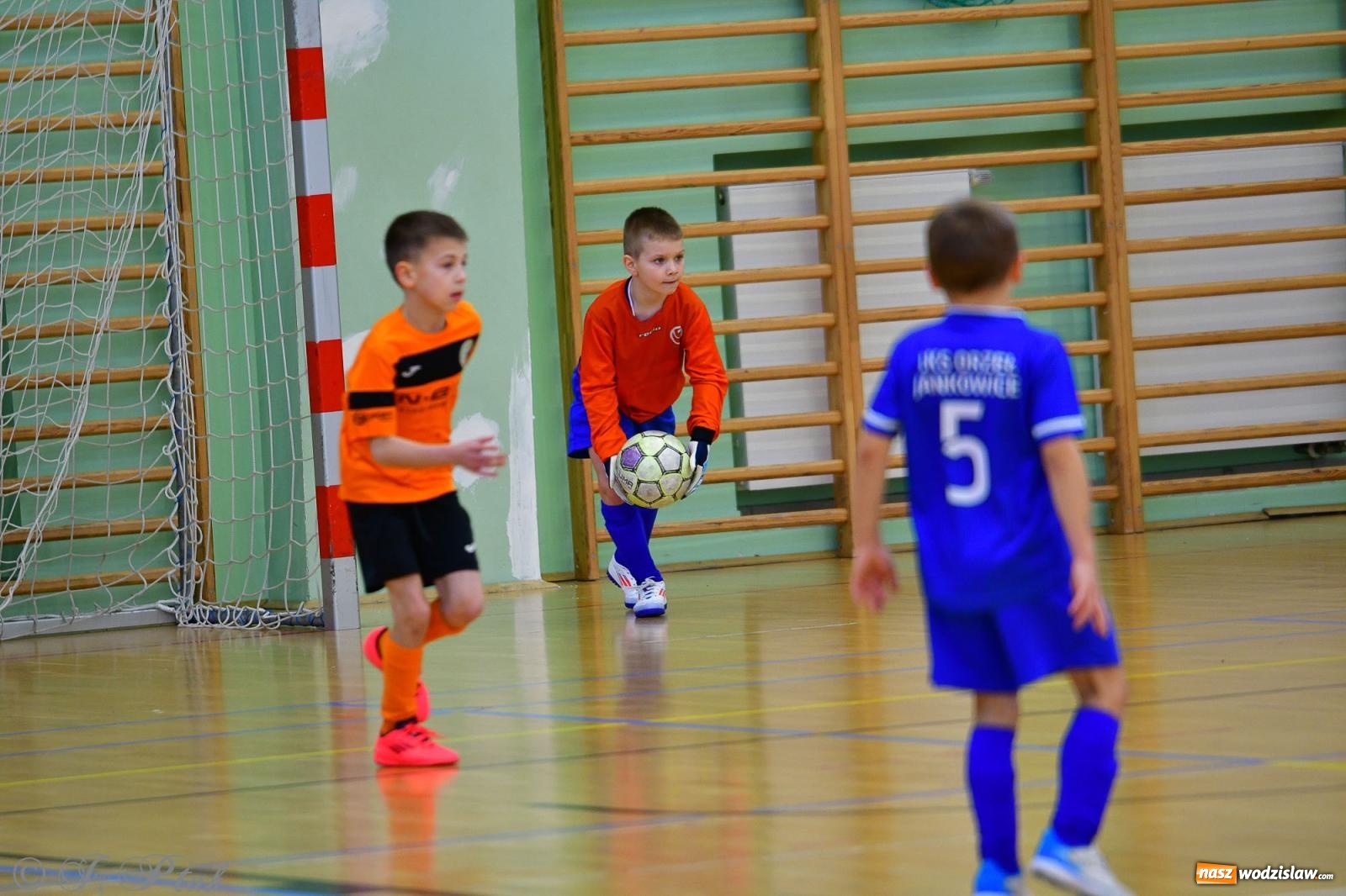 Zdjęcie w galerii na portalu naszwodzislaw.com: Piłkarska rywalizacja rocznika 2016. Kolejny turniej fundacji Junior Trening [FOTO] wiadomości z regionu