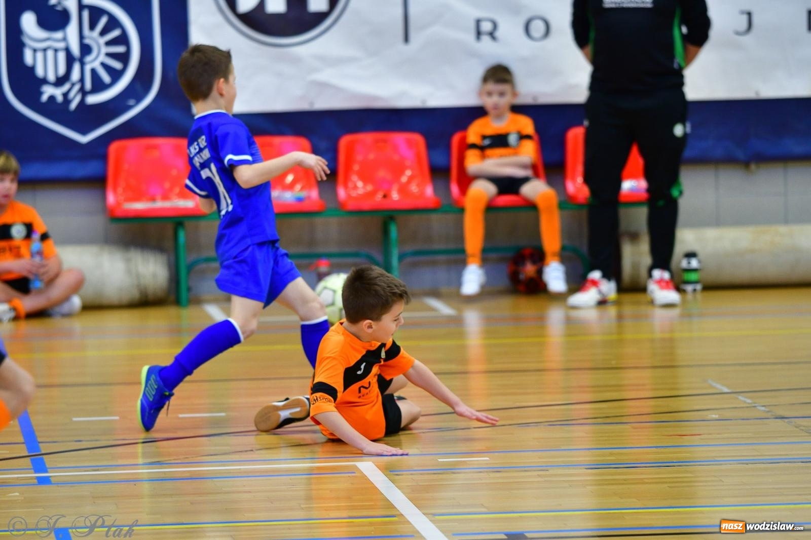 Zdjęcie w galerii na portalu naszwodzislaw.com: Piłkarska rywalizacja rocznika 2016. Kolejny turniej fundacji Junior Trening [FOTO] wiadomości z regionu