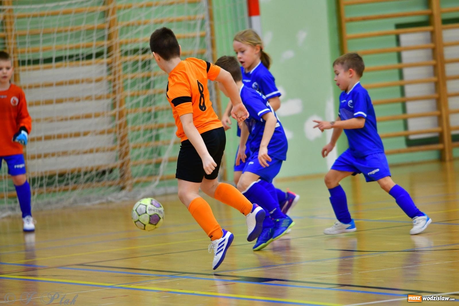 Zdjęcie w galerii na portalu naszwodzislaw.com: Piłkarska rywalizacja rocznika 2016. Kolejny turniej fundacji Junior Trening [FOTO] wiadomości z regionu