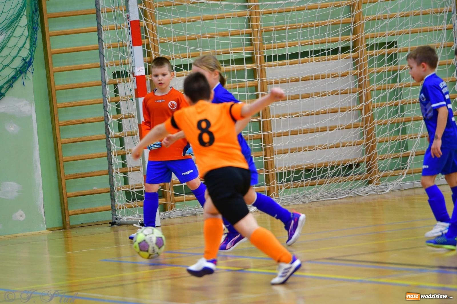 Zdjęcie w galerii na portalu naszwodzislaw.com: Piłkarska rywalizacja rocznika 2016. Kolejny turniej fundacji Junior Trening [FOTO] wiadomości z regionu