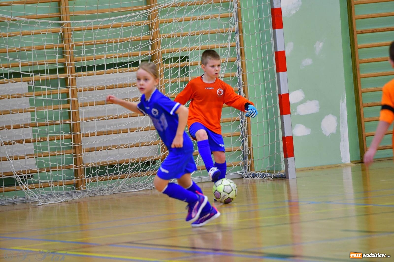 Zdjęcie w galerii na portalu naszwodzislaw.com: Piłkarska rywalizacja rocznika 2016. Kolejny turniej fundacji Junior Trening [FOTO] wiadomości z regionu