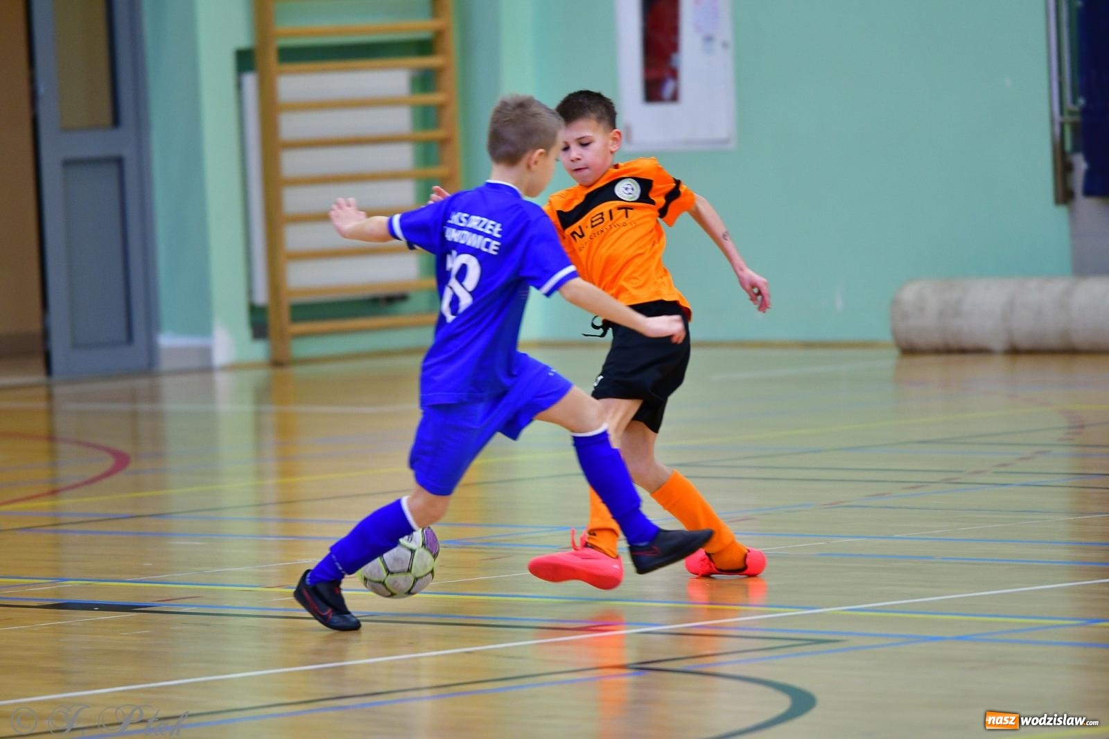 Zdjęcie w galerii na portalu naszwodzislaw.com: Piłkarska rywalizacja rocznika 2016. Kolejny turniej fundacji Junior Trening [FOTO] wiadomości z regionu