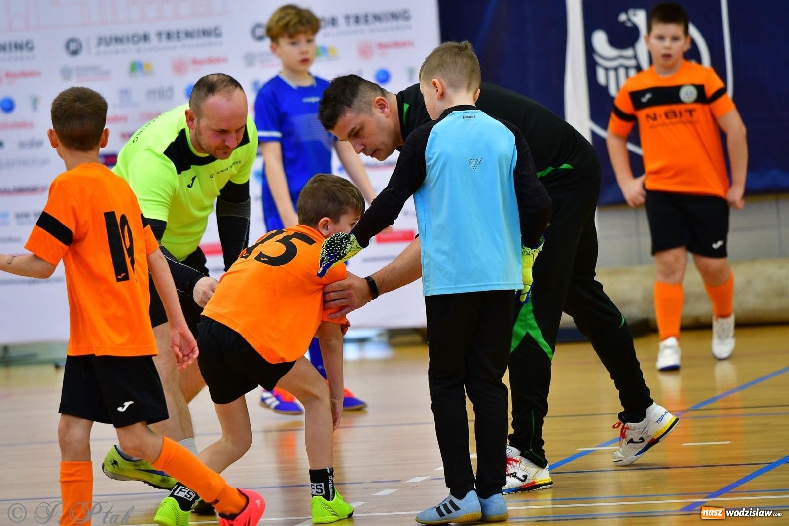 Zdjęcie w galerii na portalu naszwodzislaw.com: Piłkarska rywalizacja rocznika 2016. Kolejny turniej fundacji Junior Trening [FOTO] wiadomości z regionu