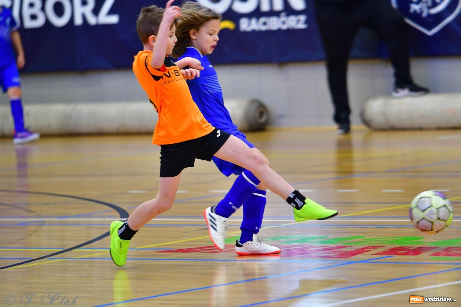 Zdjęcie w galerii na portalu naszwodzislaw.com: Piłkarska rywalizacja rocznika 2016. Kolejny turniej fundacji Junior Trening [FOTO] wiadomości z regionu