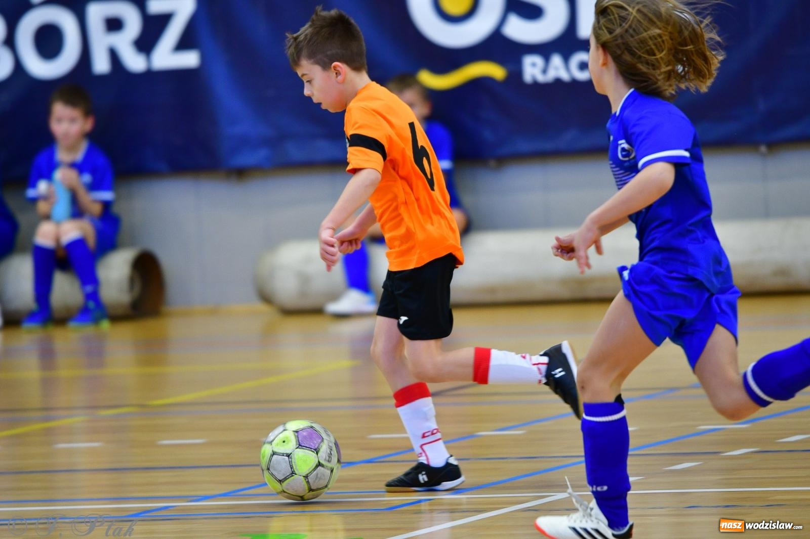 Zdjęcie w galerii na portalu naszwodzislaw.com: Piłkarska rywalizacja rocznika 2016. Kolejny turniej fundacji Junior Trening [FOTO] wiadomości z regionu