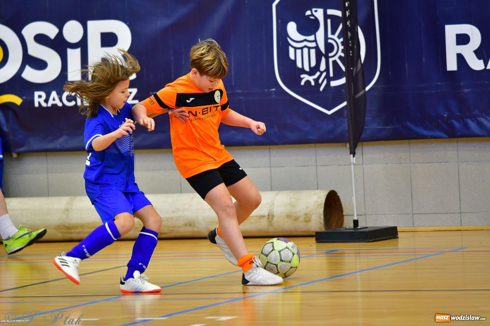 Zdjęcie w galerii na portalu naszwodzislaw.com: Piłkarska rywalizacja rocznika 2016. Kolejny turniej fundacji Junior Trening [FOTO] wiadomości z regionu