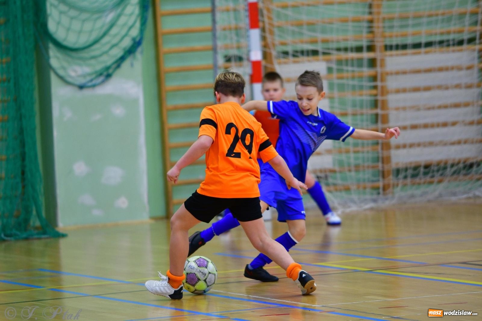 Zdjęcie w galerii na portalu naszwodzislaw.com: Piłkarska rywalizacja rocznika 2016. Kolejny turniej fundacji Junior Trening [FOTO] wiadomości z regionu