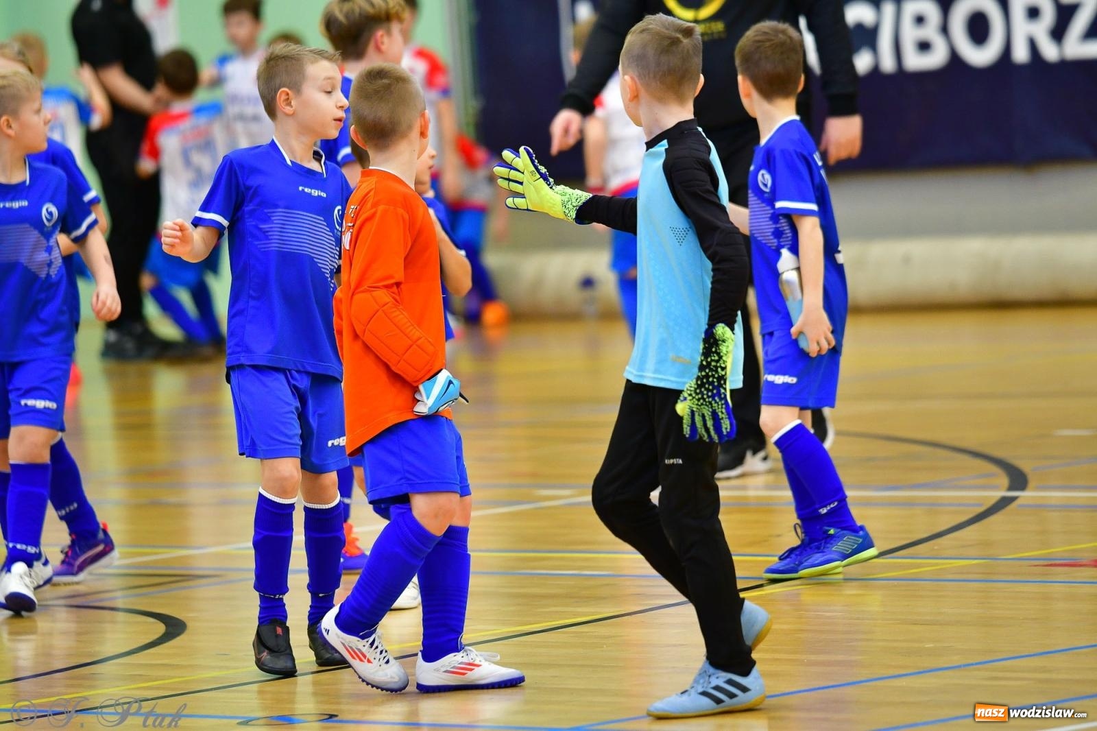 Zdjęcie w galerii na portalu naszwodzislaw.com: Piłkarska rywalizacja rocznika 2016. Kolejny turniej fundacji Junior Trening [FOTO] wiadomości z regionu