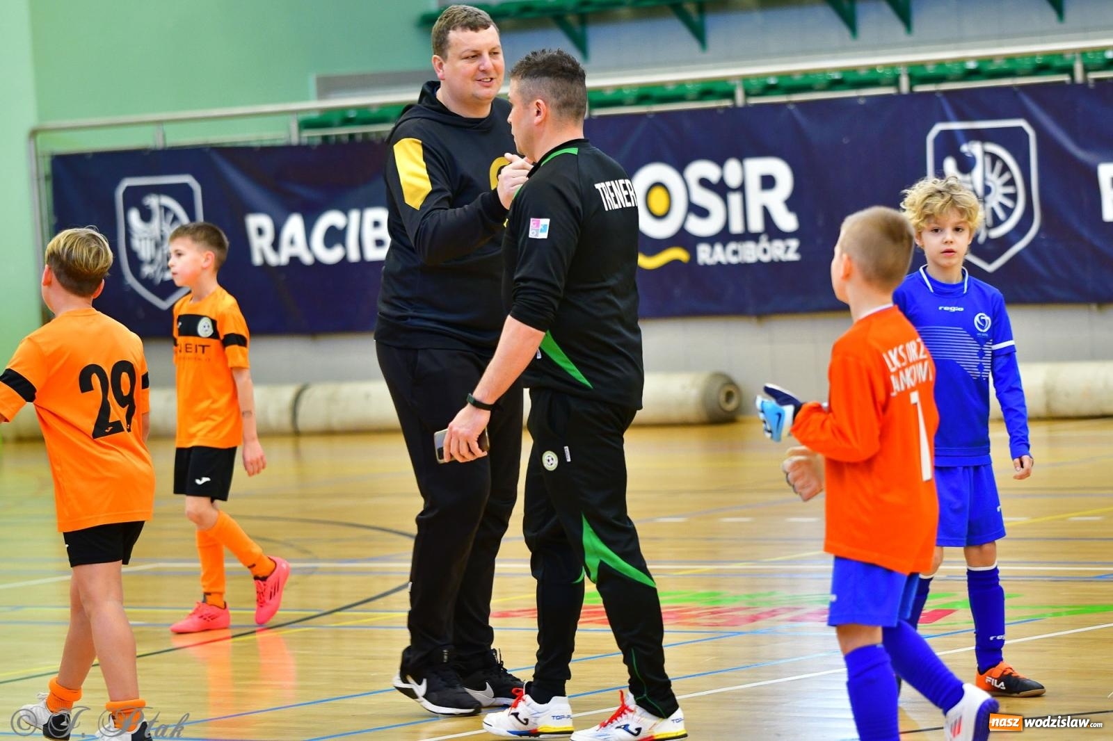 Zdjęcie w galerii na portalu naszwodzislaw.com: Piłkarska rywalizacja rocznika 2016. Kolejny turniej fundacji Junior Trening [FOTO] wiadomości z regionu