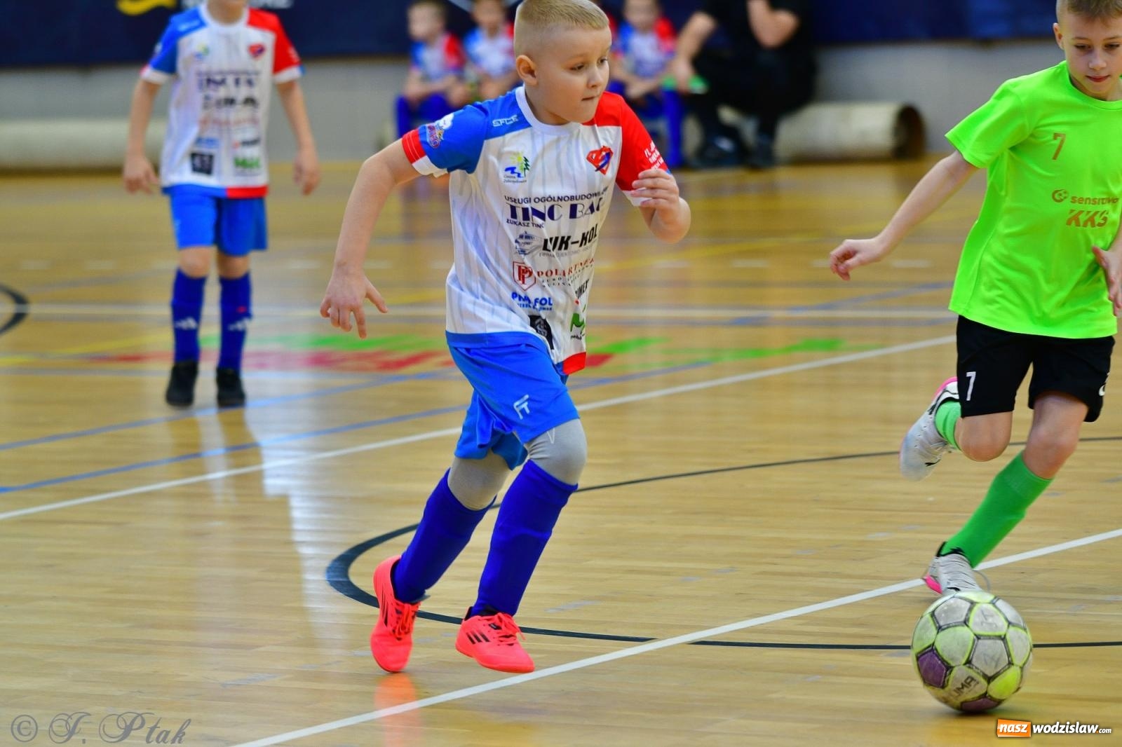 Zdjęcie w galerii na portalu naszwodzislaw.com: Piłkarska rywalizacja rocznika 2016. Kolejny turniej fundacji Junior Trening [FOTO] wiadomości z regionu