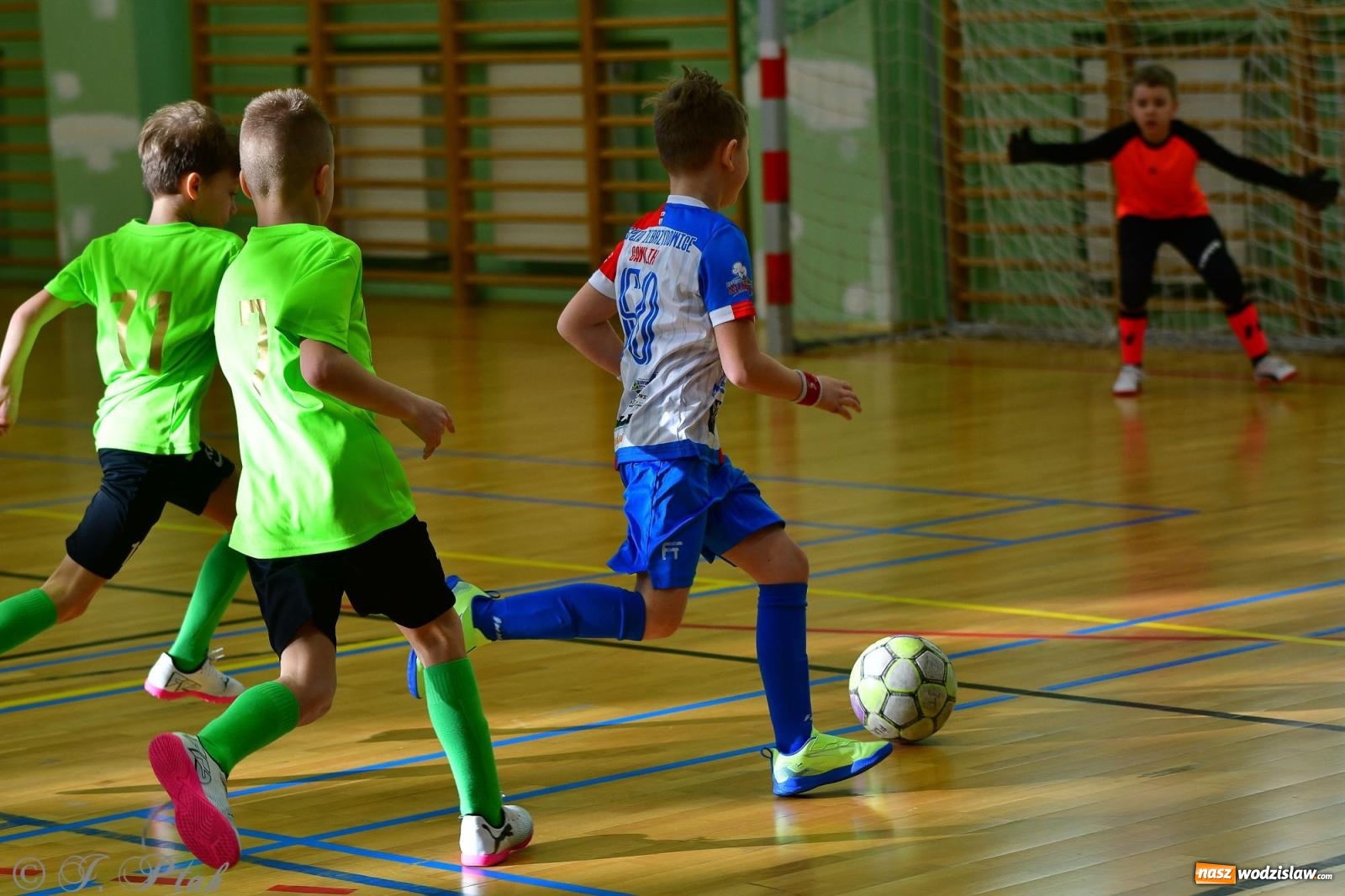 Zdjęcie w galerii na portalu naszwodzislaw.com: Piłkarska rywalizacja rocznika 2016. Kolejny turniej fundacji Junior Trening [FOTO] wiadomości z regionu