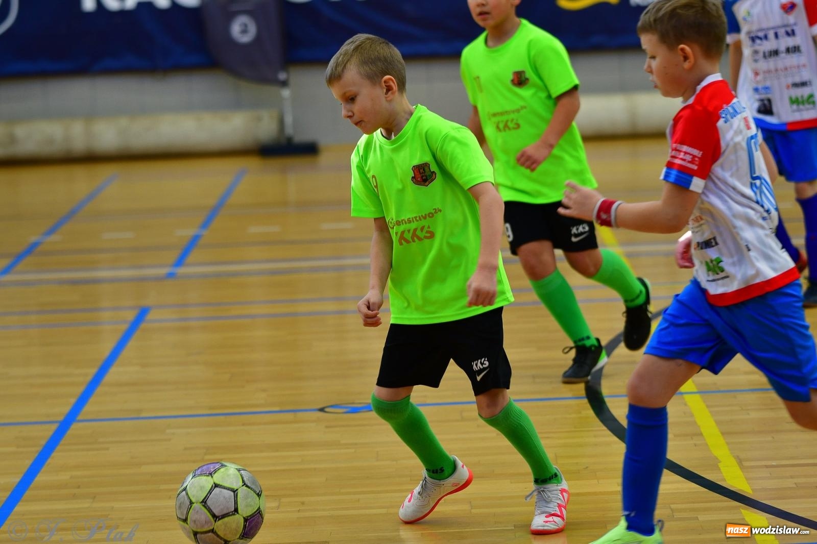 Zdjęcie w galerii na portalu naszwodzislaw.com: Piłkarska rywalizacja rocznika 2016. Kolejny turniej fundacji Junior Trening [FOTO] wiadomości z regionu
