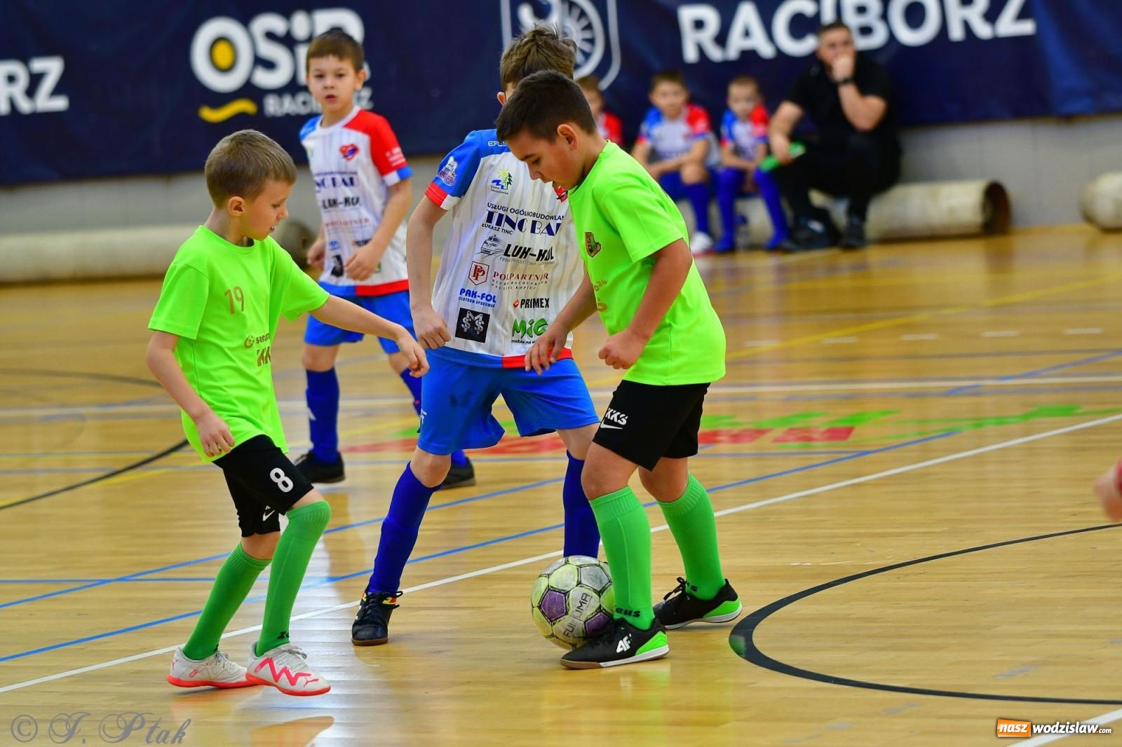 Zdjęcie w galerii na portalu naszwodzislaw.com: Piłkarska rywalizacja rocznika 2016. Kolejny turniej fundacji Junior Trening [FOTO] wiadomości z regionu