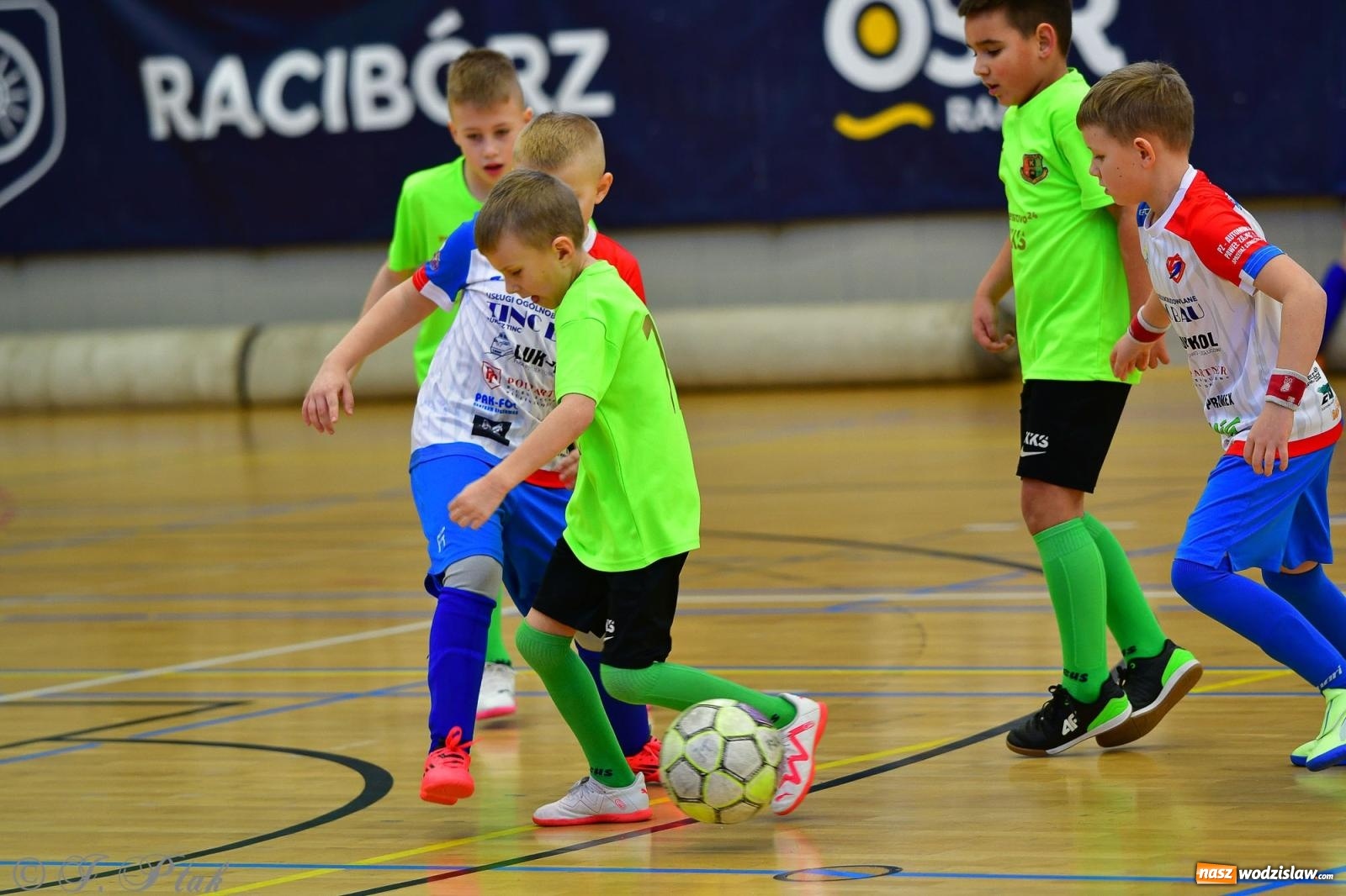 Zdjęcie w galerii na portalu naszwodzislaw.com: Piłkarska rywalizacja rocznika 2016. Kolejny turniej fundacji Junior Trening [FOTO] wiadomości z regionu