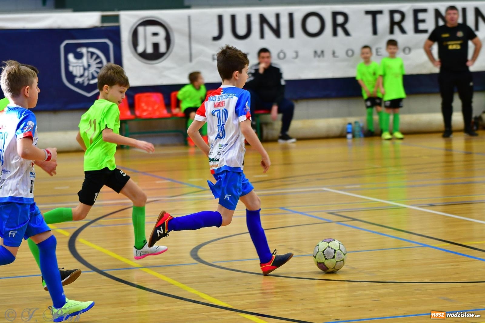 Zdjęcie w galerii na portalu naszwodzislaw.com: Piłkarska rywalizacja rocznika 2016. Kolejny turniej fundacji Junior Trening [FOTO] wiadomości z regionu