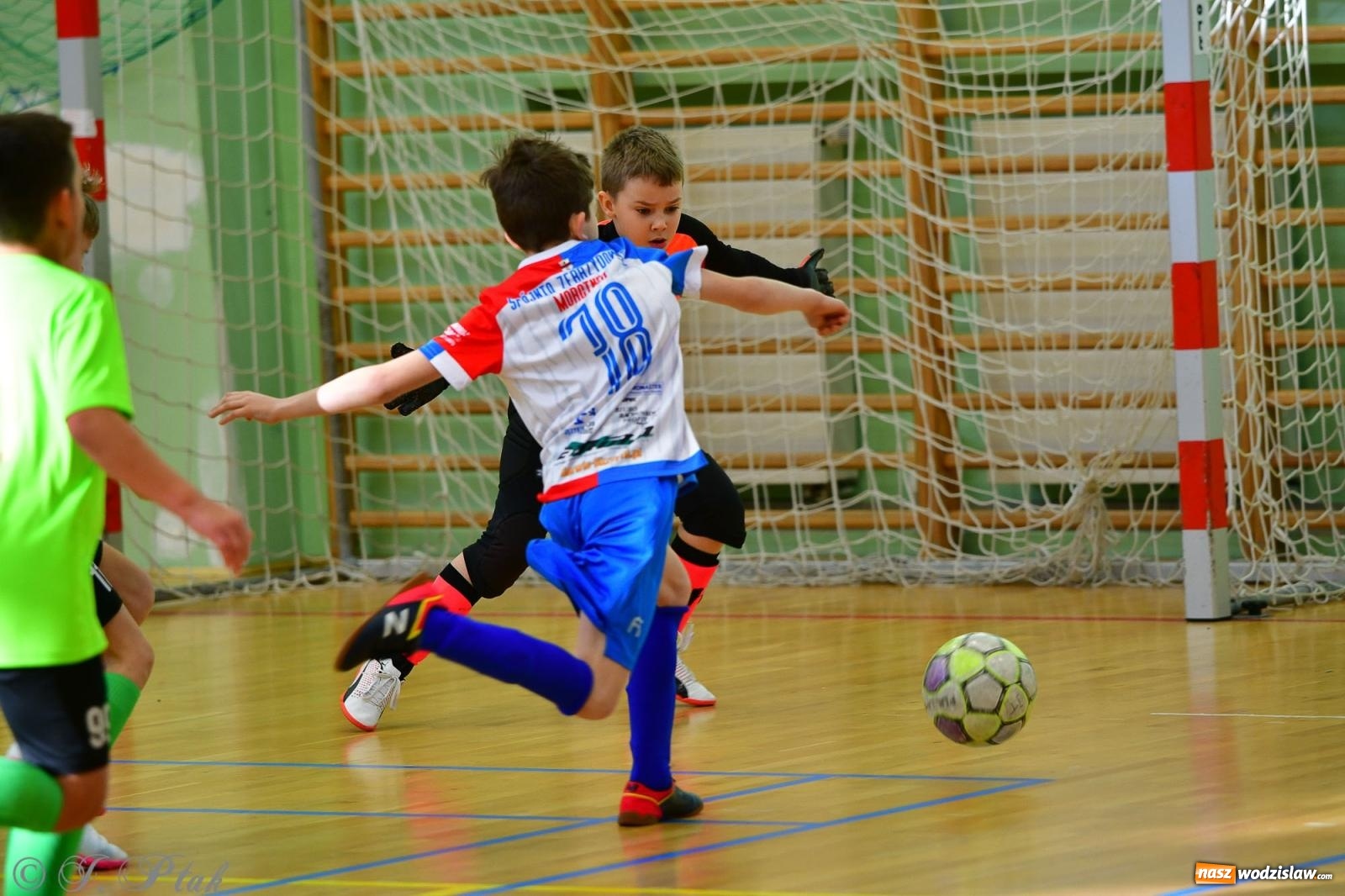 Zdjęcie w galerii na portalu naszwodzislaw.com: Piłkarska rywalizacja rocznika 2016. Kolejny turniej fundacji Junior Trening [FOTO] wiadomości z regionu