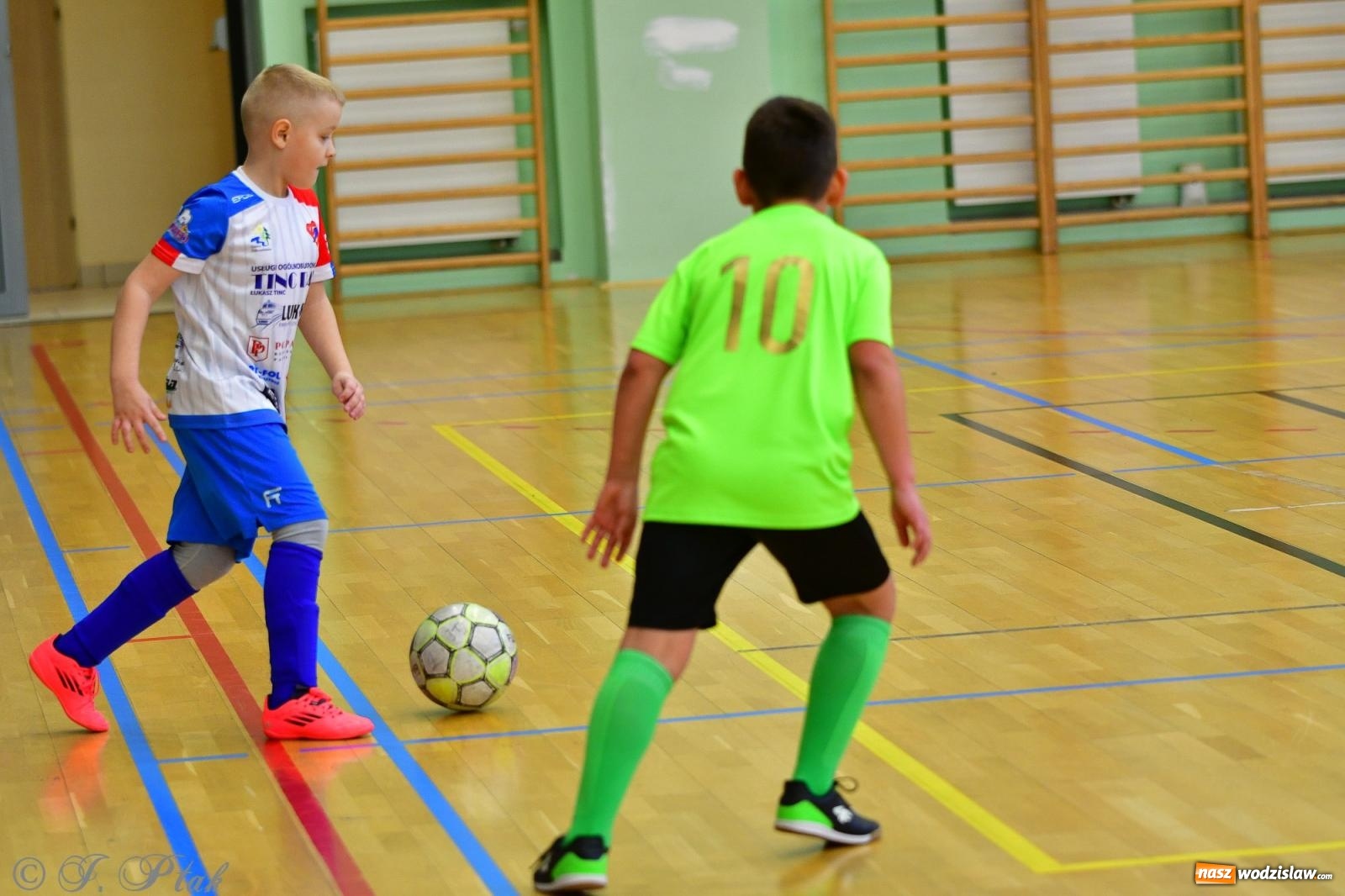 Zdjęcie w galerii na portalu naszwodzislaw.com: Piłkarska rywalizacja rocznika 2016. Kolejny turniej fundacji Junior Trening [FOTO] wiadomości z regionu