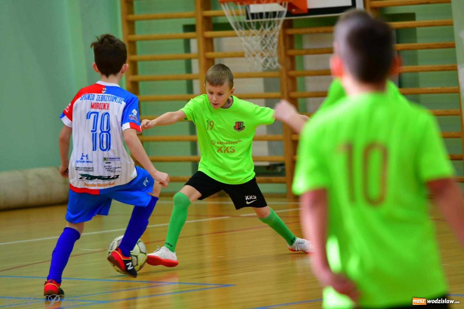 Zdjęcie w galerii na portalu naszwodzislaw.com: Piłkarska rywalizacja rocznika 2016. Kolejny turniej fundacji Junior Trening [FOTO] wiadomości z regionu
