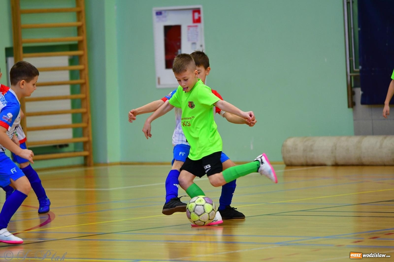 Zdjęcie w galerii na portalu naszwodzislaw.com: Piłkarska rywalizacja rocznika 2016. Kolejny turniej fundacji Junior Trening [FOTO] wiadomości z regionu