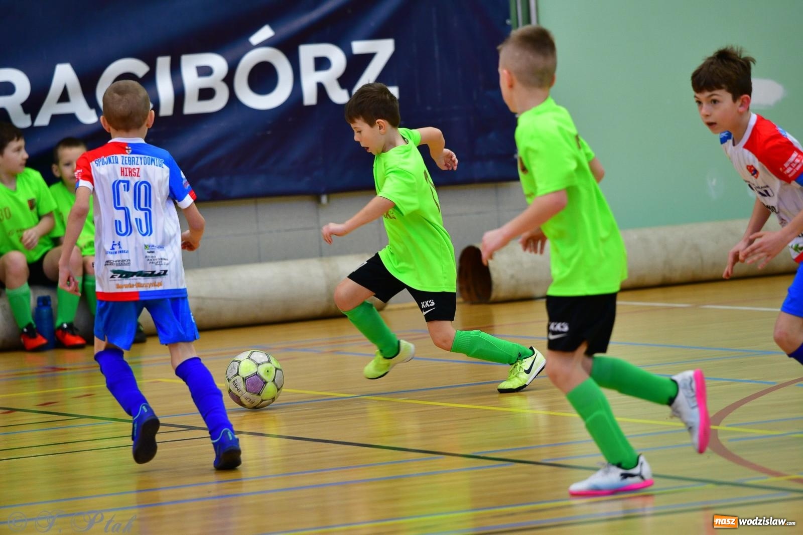 Zdjęcie w galerii na portalu naszwodzislaw.com: Piłkarska rywalizacja rocznika 2016. Kolejny turniej fundacji Junior Trening [FOTO] wiadomości z regionu
