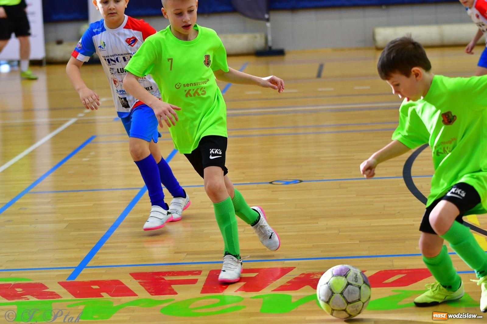 Zdjęcie w galerii na portalu naszwodzislaw.com: Piłkarska rywalizacja rocznika 2016. Kolejny turniej fundacji Junior Trening [FOTO] wiadomości z regionu
