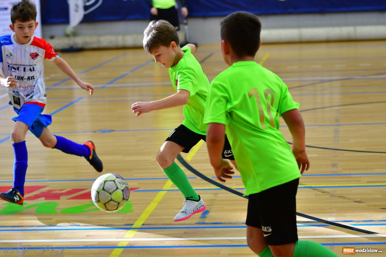 Zdjęcie w galerii na portalu naszwodzislaw.com: Piłkarska rywalizacja rocznika 2016. Kolejny turniej fundacji Junior Trening [FOTO] wiadomości z regionu