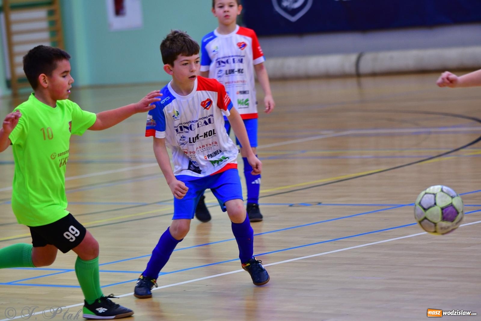 Zdjęcie w galerii na portalu naszwodzislaw.com: Piłkarska rywalizacja rocznika 2016. Kolejny turniej fundacji Junior Trening [FOTO] wiadomości z regionu