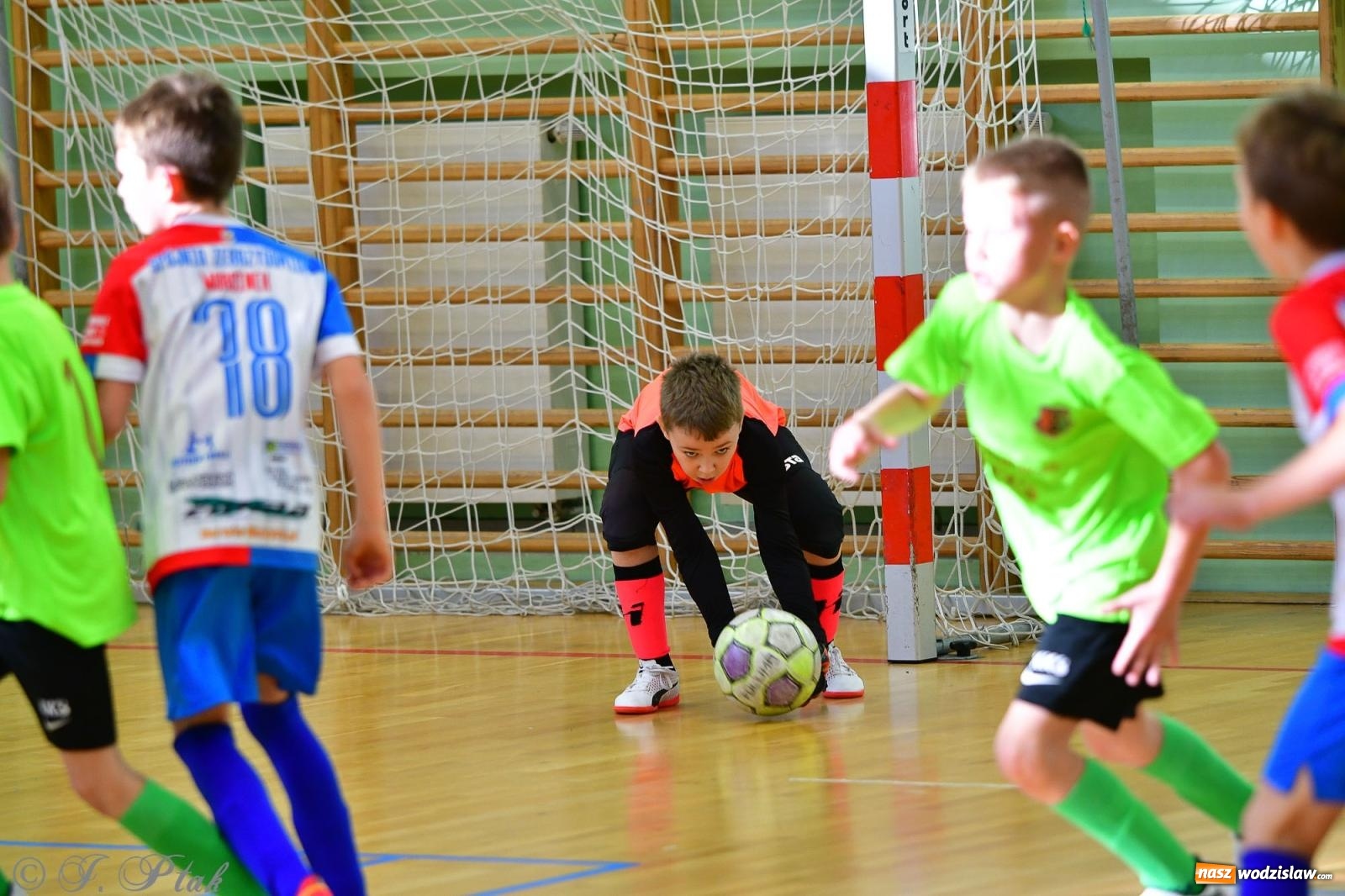 Zdjęcie w galerii na portalu naszwodzislaw.com: Piłkarska rywalizacja rocznika 2016. Kolejny turniej fundacji Junior Trening [FOTO] wiadomości z regionu