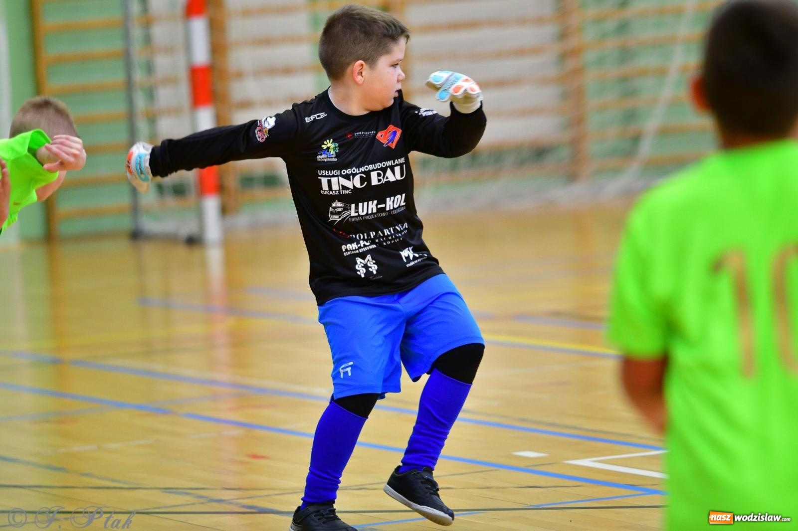 Zdjęcie w galerii na portalu naszwodzislaw.com: Piłkarska rywalizacja rocznika 2016. Kolejny turniej fundacji Junior Trening [FOTO] wiadomości z regionu