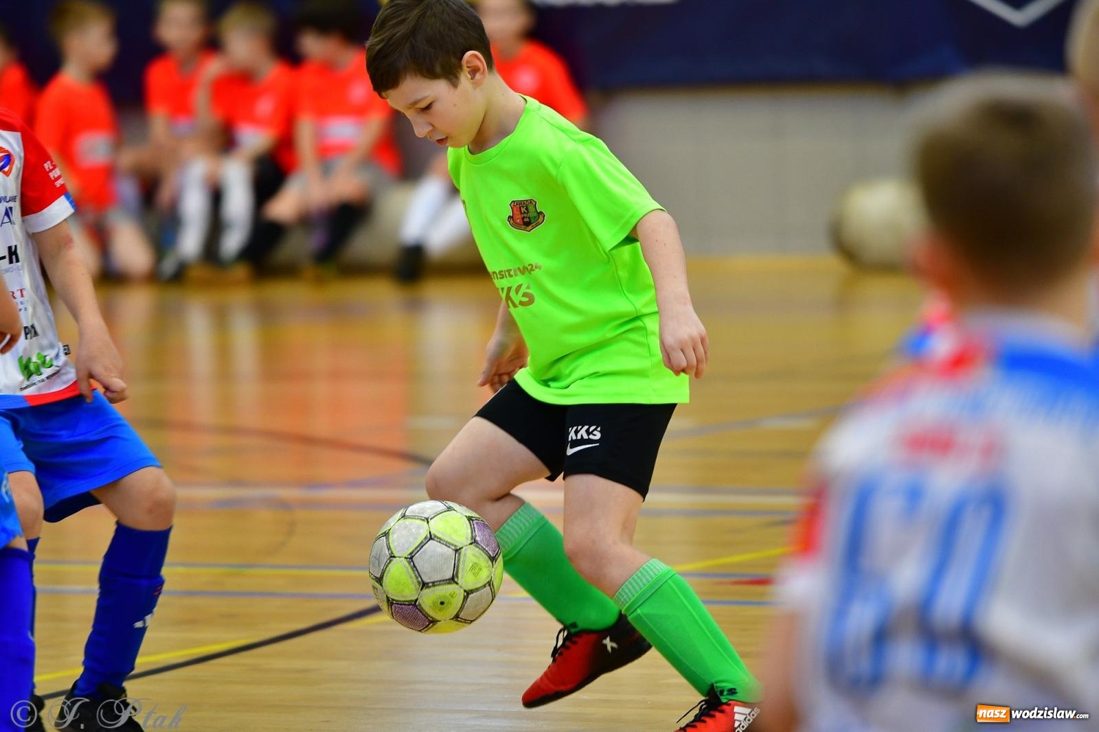 Zdjęcie w galerii na portalu naszwodzislaw.com: Piłkarska rywalizacja rocznika 2016. Kolejny turniej fundacji Junior Trening [FOTO] wiadomości z regionu
