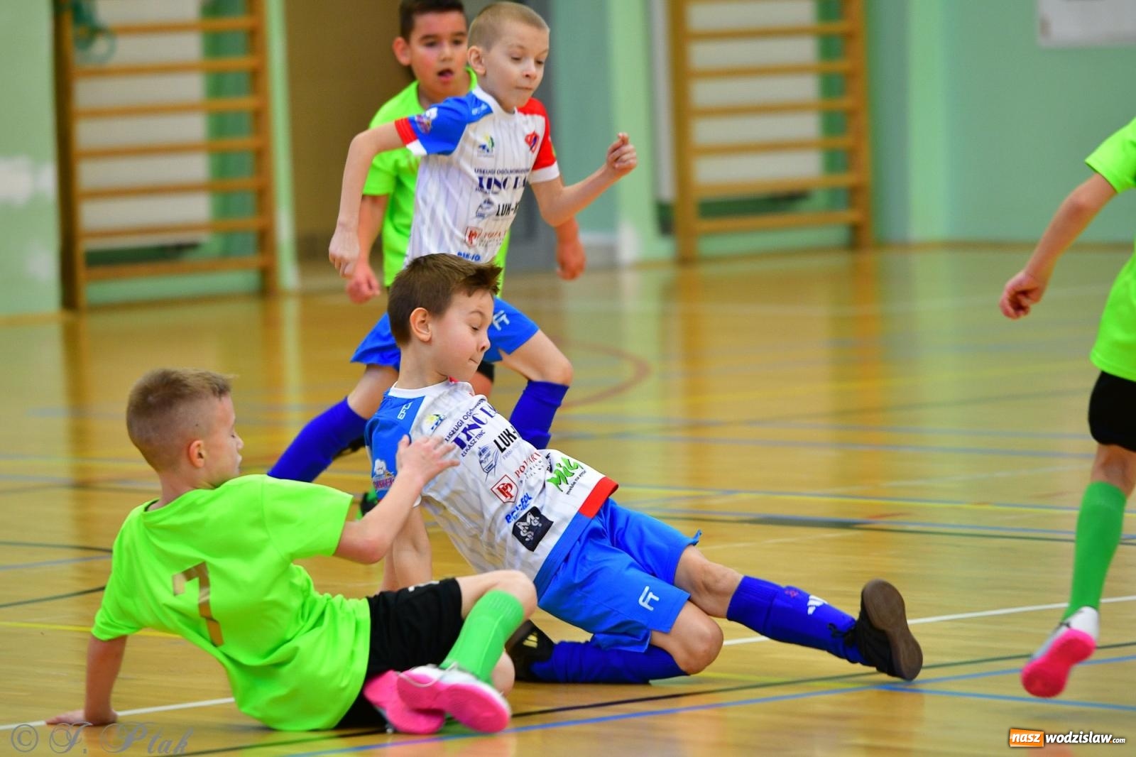 Zdjęcie w galerii na portalu naszwodzislaw.com: Piłkarska rywalizacja rocznika 2016. Kolejny turniej fundacji Junior Trening [FOTO] wiadomości z regionu