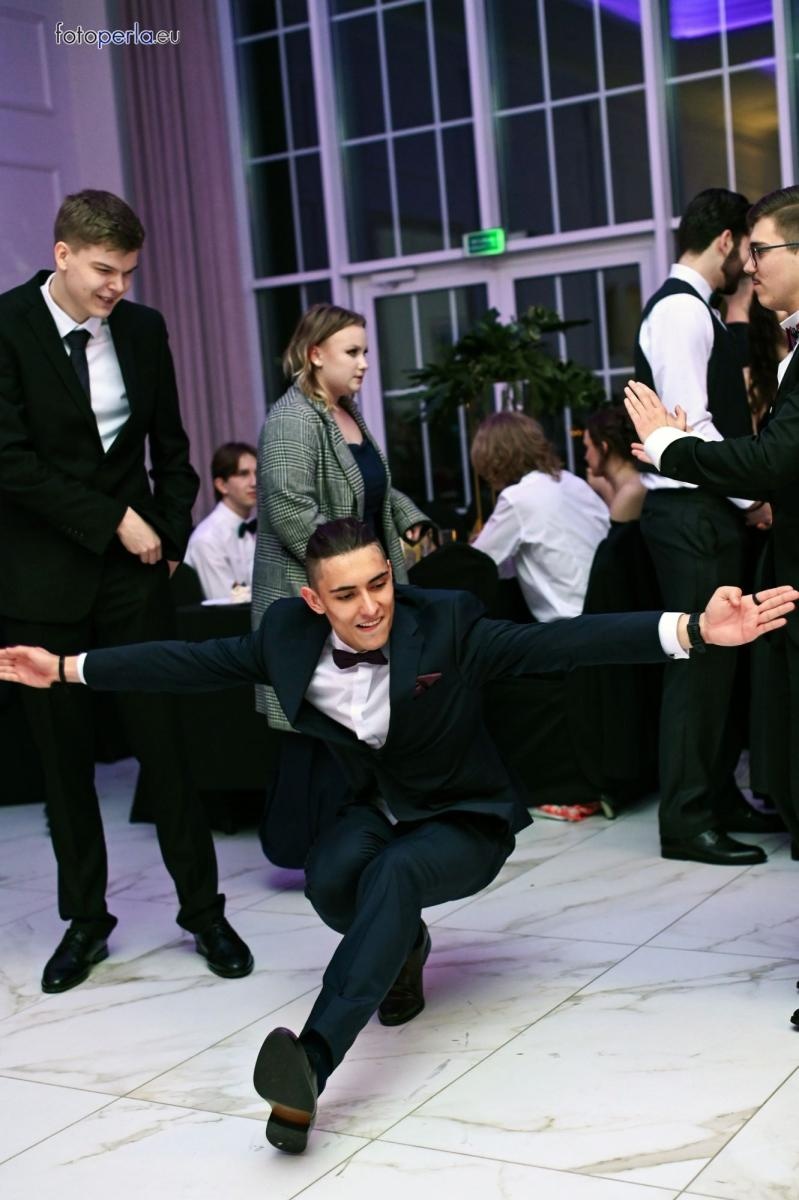 Zdjęcie w galerii na portalu naszwodzislaw.com: Uczniowie Tischnera świętują studniówkę w wielkim stylu wiadomości z regionu