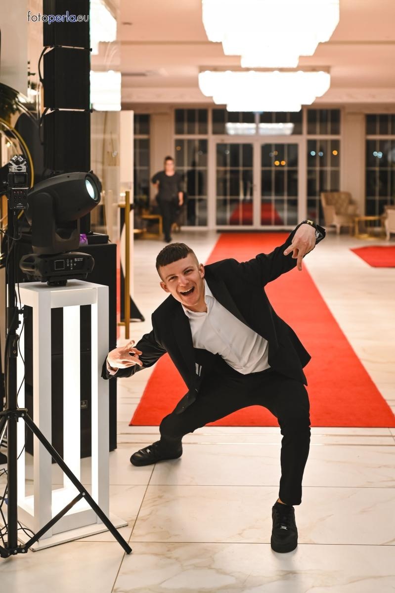 Zdjęcie w galerii na portalu naszwodzislaw.com: Uczniowie Tischnera świętują studniówkę w wielkim stylu wiadomości z regionu