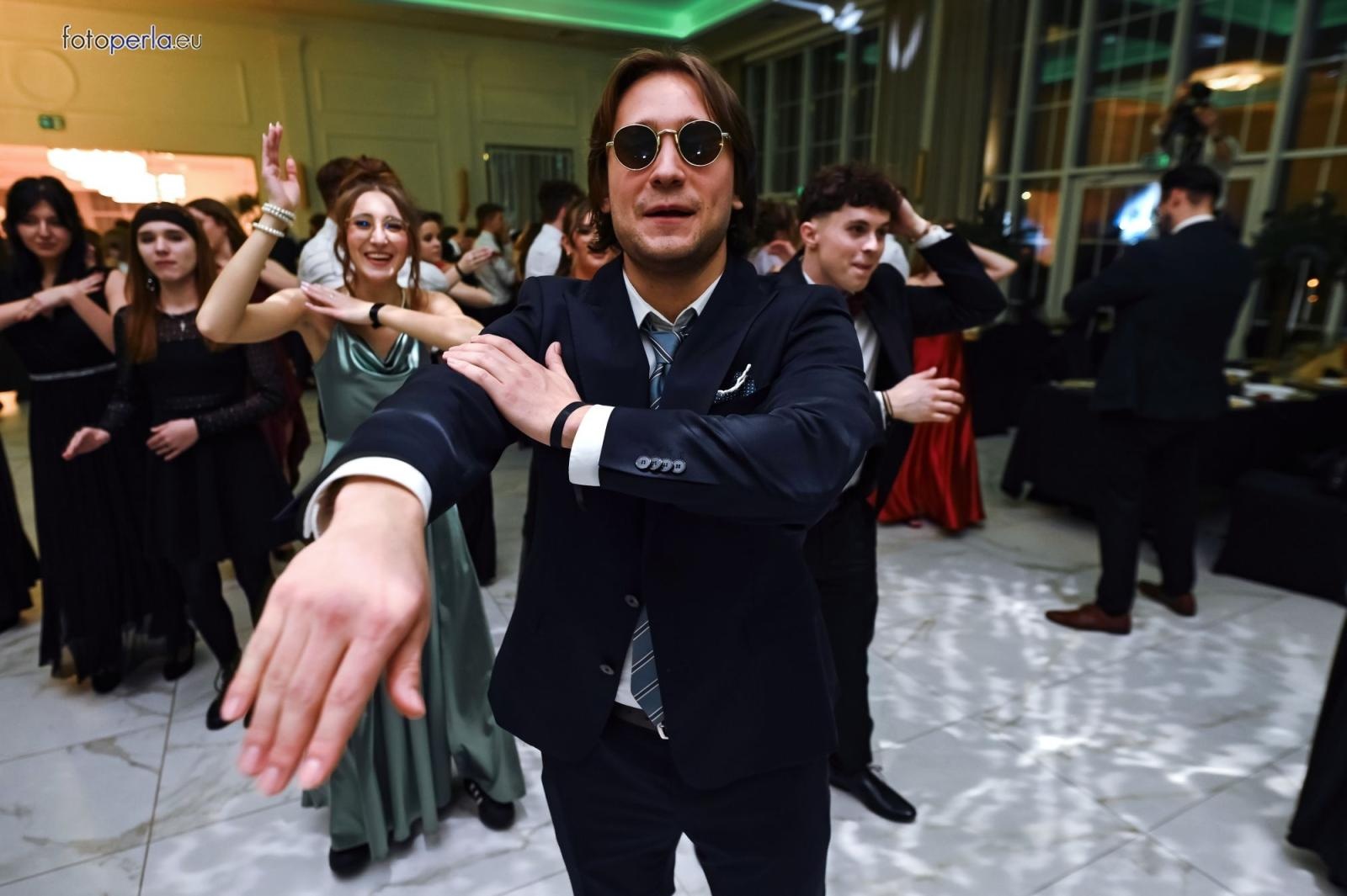 Zdjęcie w galerii na portalu naszwodzislaw.com: Uczniowie Tischnera świętują studniówkę w wielkim stylu wiadomości z regionu