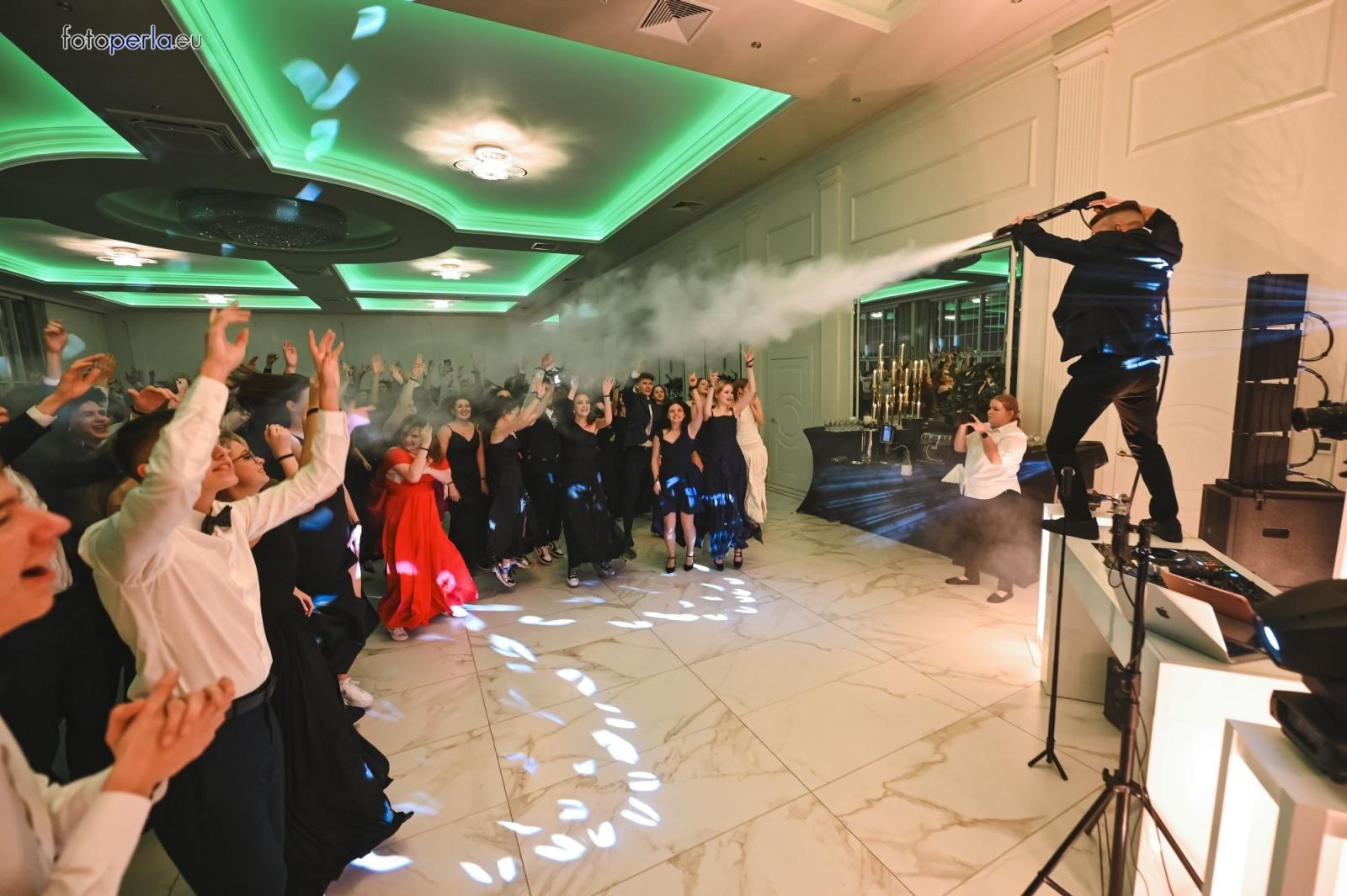 Zdjęcie w galerii na portalu naszwodzislaw.com: Uczniowie Tischnera świętują studniówkę w wielkim stylu wiadomości z regionu