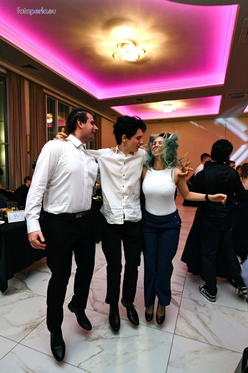 Zdjęcie w galerii na portalu naszwodzislaw.com: Uczniowie Tischnera świętują studniówkę w wielkim stylu wiadomości z regionu