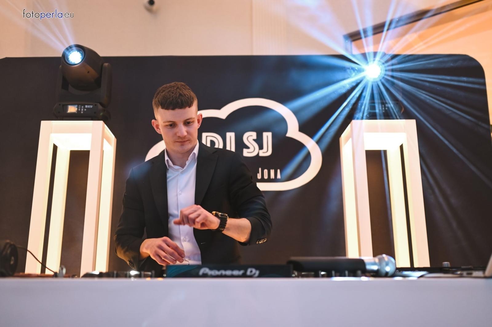 Zdjęcie w galerii na portalu naszwodzislaw.com: Uczniowie Tischnera świętują studniówkę w wielkim stylu wiadomości z regionu