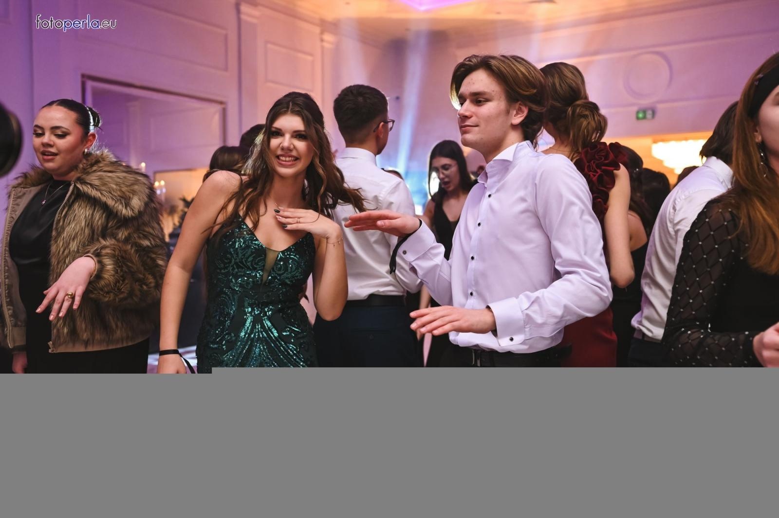 Zdjęcie w galerii na portalu naszwodzislaw.com: Uczniowie Tischnera świętują studniówkę w wielkim stylu wiadomości z regionu