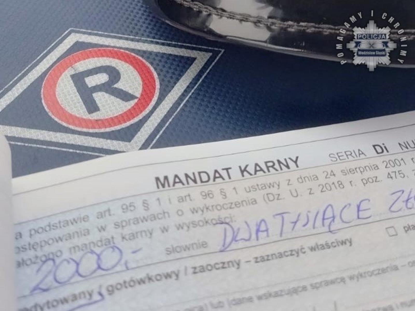 Zdjęcie w galerii na portalu naszwodzislaw.com: Zderzenie autobusu z mercedesem w Marklowicach wiadomości z regionu