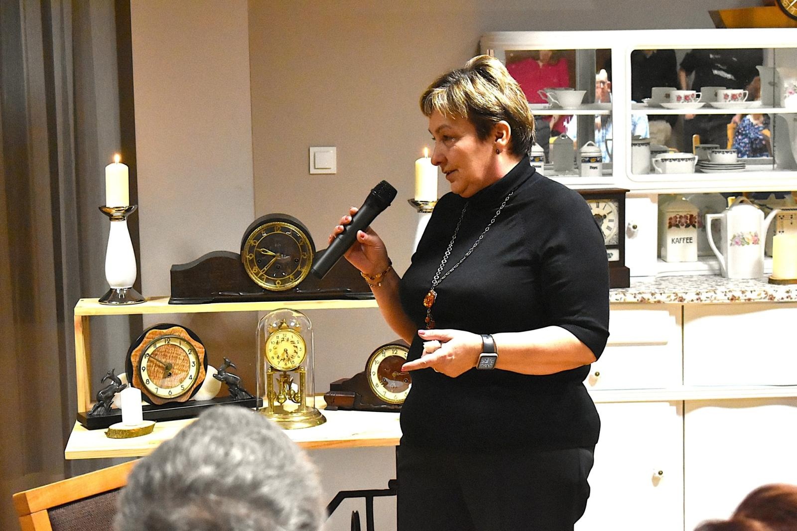 Zdjęcie w galerii na portalu naszwodzislaw.com: Tylko czas odmierzają tak samo, wszystko inne je różni. Wystawa zegarów w Skrbeńsku wiadomości z regionu