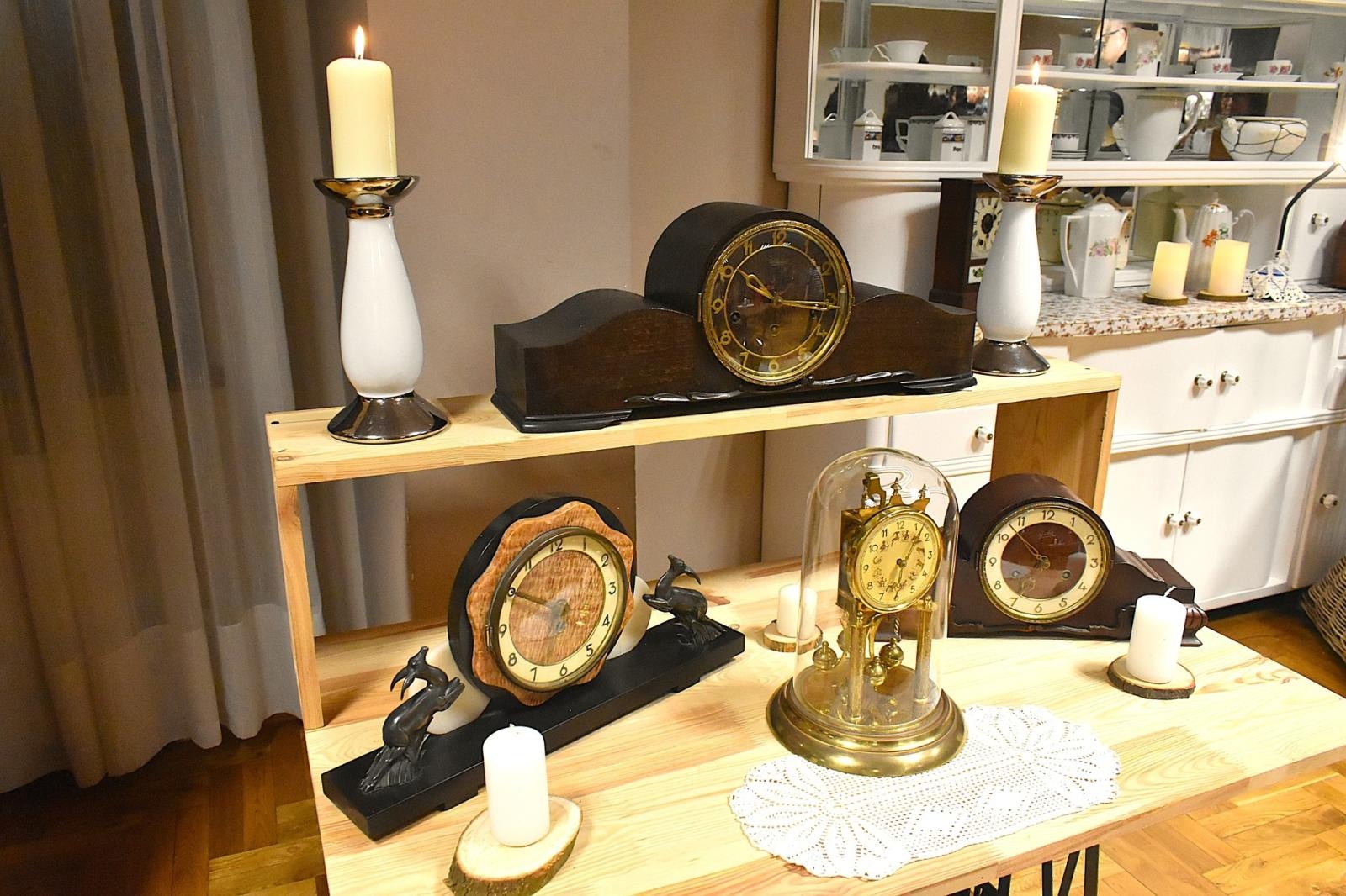 Zdjęcie w galerii na portalu naszwodzislaw.com: Tylko czas odmierzają tak samo, wszystko inne je różni. Wystawa zegarów w Skrbeńsku wiadomości z regionu