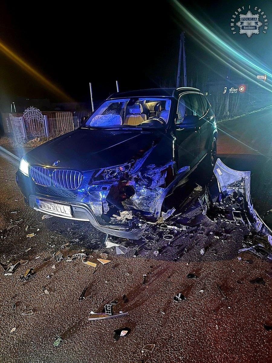 Zdjęcie w galerii na portalu naszwodzislaw.com: Groźny wypadek w Rzuchowie. Trzy osoby w szpitalu [FOTO] wiadomości z regionu